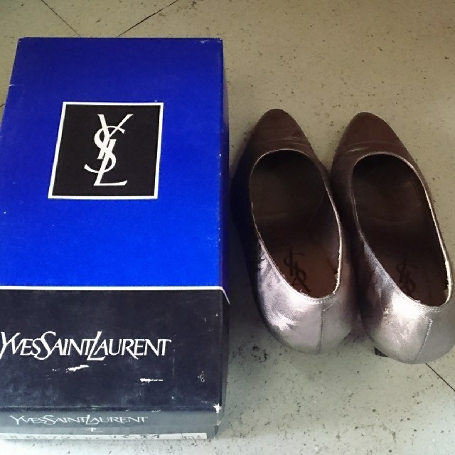 Yves Saint Laurent Beaute(イヴサンローランボーテ)のイヴ・サンローラン 23.5センチ レディースの靴/シューズ(ハイヒール/パンプス)の商品写真