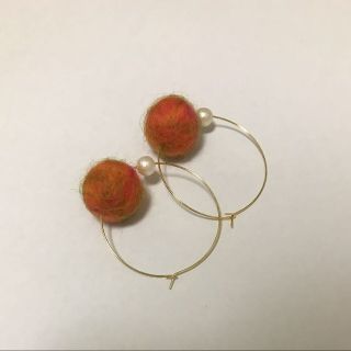 フェルトとコットンパールのピアス(ピアス)