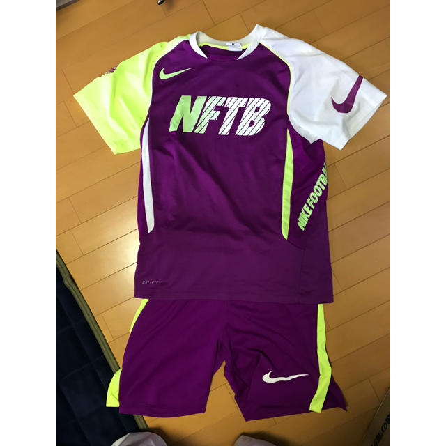 NIKE(ナイキ)のNIKE練習着上下セット スポーツ/アウトドアのサッカー/フットサル(ウェア)の商品写真