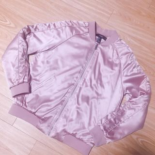 フォーエバートゥエンティーワン(FOREVER 21)の FOREVER21 フォーエバー21 【サテンボンバージャケット】(ブルゾン)