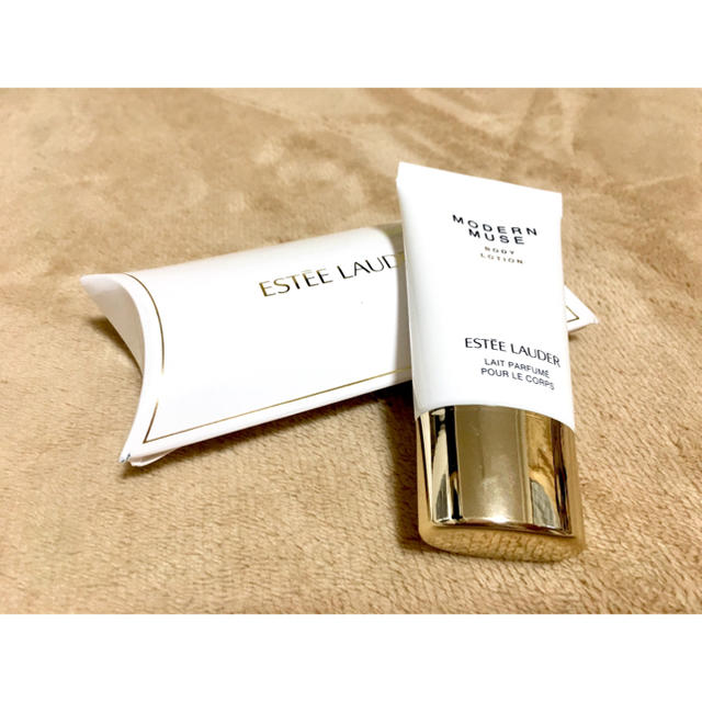 Estee Lauder(エスティローダー)のみぇ様専用　ESTEE LAUDER モダン ミューズ ボディ ローション コスメ/美容のボディケア(ボディローション/ミルク)の商品写真