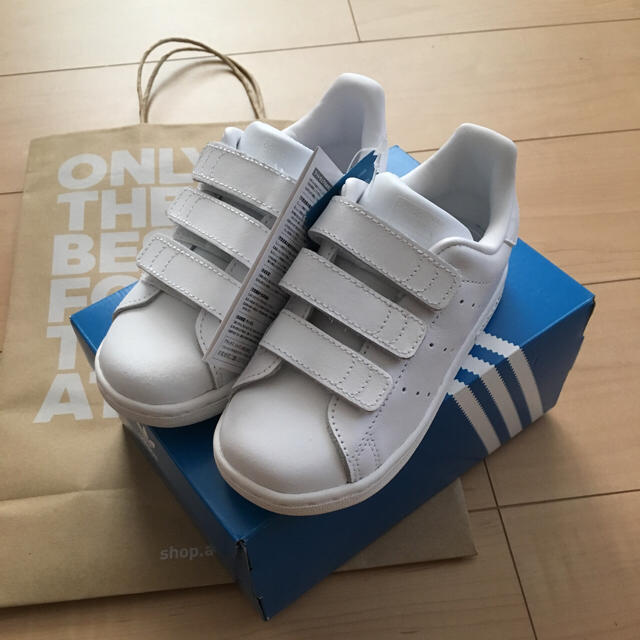 adidas(アディダス)のお取り置き❗️新品♡adidas スタンスミス 15cm キッズ/ベビー/マタニティのキッズ靴/シューズ(15cm~)(スニーカー)の商品写真