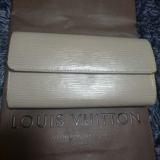 LOUIS VUITTON(ルイヴィトン)の【期間限定値下】LOUIS VUITTONバイカラー エピ 長財布 レディースのファッション小物(財布)の商品写真
