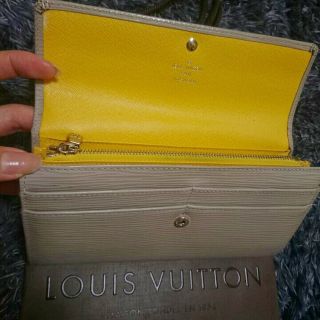 ルイヴィトン(LOUIS VUITTON)の【期間限定値下】LOUIS VUITTONバイカラー エピ 長財布(財布)