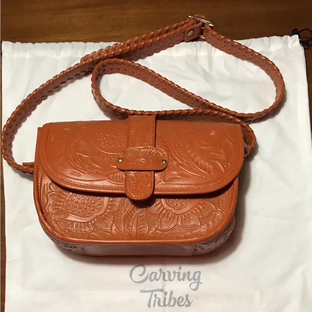 GRACE CONTINENTAL(グレースコンチネンタル)の値下げ！carving tribes ショルダー オレンジ レディースのバッグ(ショルダーバッグ)の商品写真