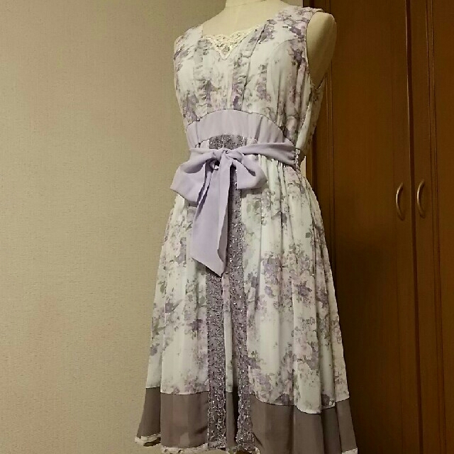 Axes Femme 新品タグ付 ラベンダー転写風ブーケ花柄ワンピースの通販 By るんさん S Shop アクシーズファムならラクマ Axes Femme 新品タグ付 ラベンダー転写風ブーケ花柄ワンピースの通販 By るんさん S Shop アクシーズファムならラクマ