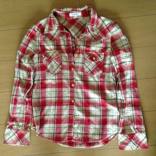 ハニーズ(HONEYS)の赤チェックシャツ(シャツ/ブラウス(長袖/七分))