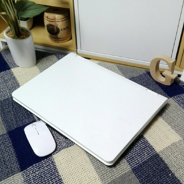 NEC(エヌイーシー)の極美品LaVie可愛い白windows１０メモリ４大容量320Wi-Fi　マウス スマホ/家電/カメラのPC/タブレット(ノートPC)の商品写真