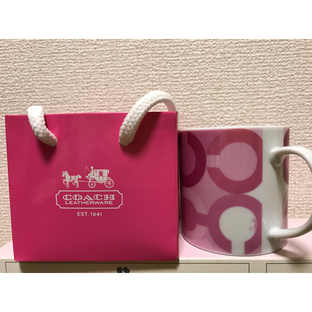 COACH(コーチ)のぽんず様専用 7日まで☆コーチ ノベルティマグカップ ピンク エンタメ/ホビーのコレクション(ノベルティグッズ)の商品写真