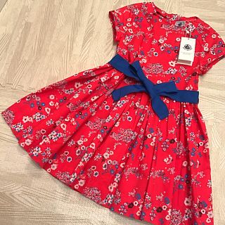 プチバトー(PETIT BATEAU)のプチバトー 17SS レッドフラワーワンピース 5ans 新品 (ワンピース)