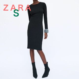 ザラ(ZARA)のフェイクファーカフス付きワンピース(ひざ丈ワンピース)