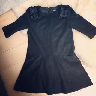 ジルバイジルスチュアート(JILL by JILLSTUART)のJILL by JILLSTUART ウール肩リボンワンピース ブラック(ひざ丈ワンピース)