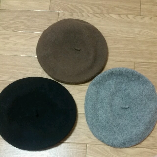 ベレー帽 定番カラー3点セット レディースの帽子(ハンチング/ベレー帽)の商品写真