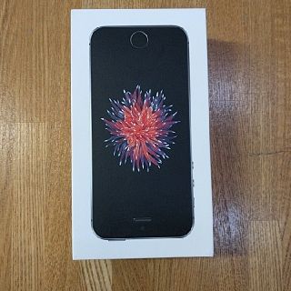 アップル(Apple)のiPhone SE  32GB スペースグレイ　simフリー(スマートフォン本体)