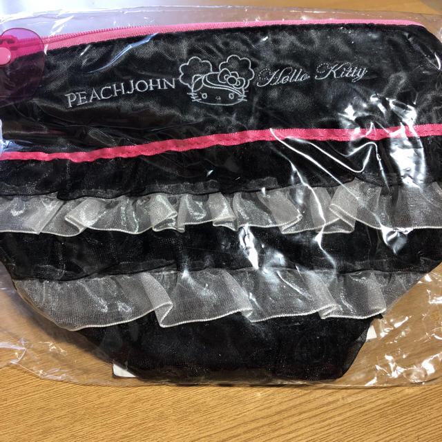 ハローキティ(ハローキティ)の☆PEACHJOHN×HelloKittyコラボ ポーチ☆ レディースのファッション小物(ポーチ)の商品写真