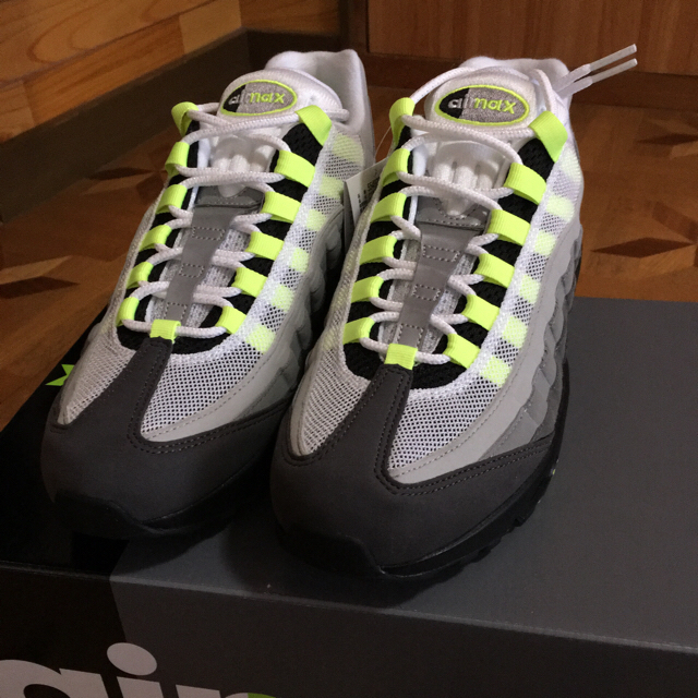 NIKE(ナイキ)のNIKE airmax95 27cm 未使用 新品  AIR MAX 確実正規品 メンズの靴/シューズ(スニーカー)の商品写真