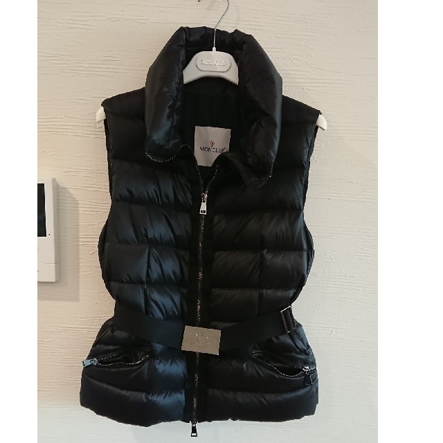 MONCLER(モンクレール)のチャコ様 MONCLER TAREG ダウンジレ ダウンベスト  size0 レディースのジャケット/アウター(ダウンベスト)の商品写真