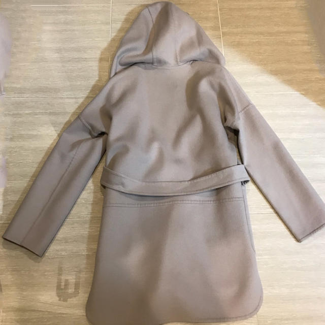 Max Mara(マックスマーラ)のMiyo様専用 マックスマーラ　グレージュ　フードコート　美品 レディースのジャケット/アウター(ロングコート)の商品写真