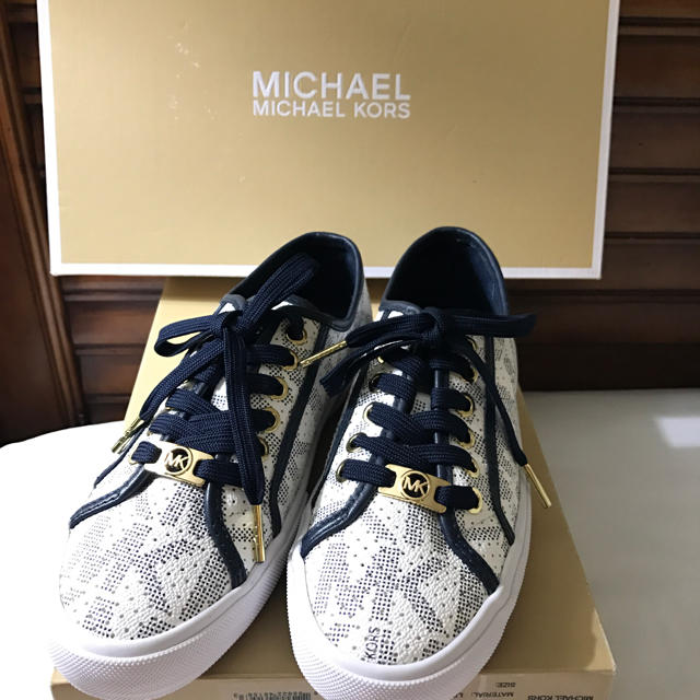 Michael Kors(マイケルコース)の値下げ！新品★箱あり★春にぴったり！マイケルコース スニーカー レザー MK レディースの靴/シューズ(スニーカー)の商品写真