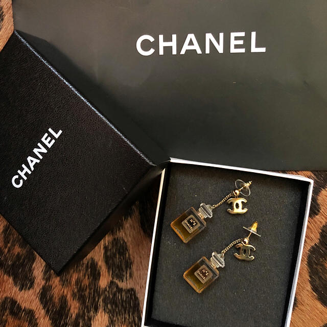 CHANEL - シャネル ピアス No.5 香水瓶モチーフ ゴールドの通販 by Shangri-La's｜シャネルならラクマ