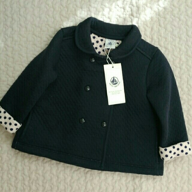 PETIT BATEAU(プチバトー)の[Akiさま専用] プチバトージャケット&ドットスタイ キッズ/ベビー/マタニティのベビー服(~85cm)(ジャケット/コート)の商品写真