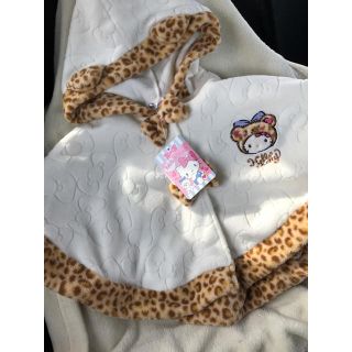 サンリオ(サンリオ)の新品❤️キティちゃんヒョウ柄ベビー服ポンチョ80(ジャケット/コート)