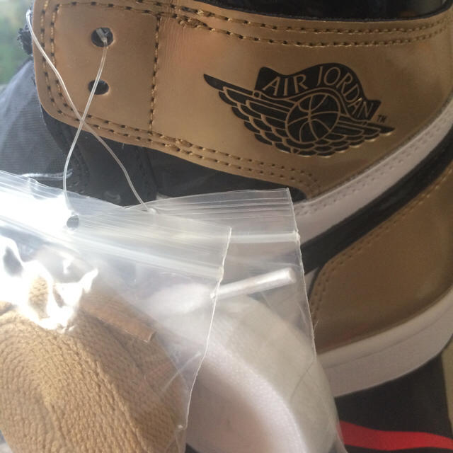 NIKE(ナイキ)の日本未発売 AIR JORDAN 1 Retro HI GOLD TOE メンズの靴/シューズ(スニーカー)の商品写真