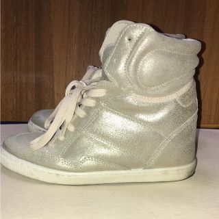 アルド(ALDO)のALDOインヒールスニーカー！US6.5サイズシルバー(スニーカー)