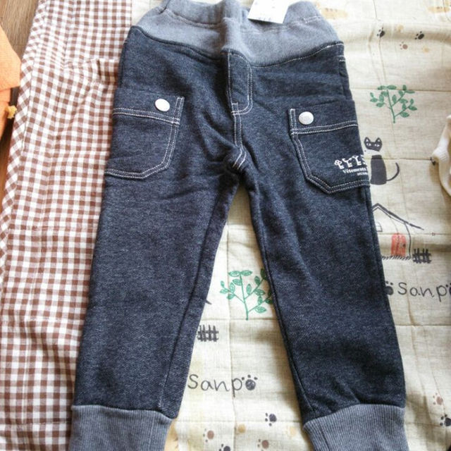 HusHush(ハッシュアッシュ)の新品 ハッシュアッシュ ズボン👖 サイズ100 キッズ/ベビー/マタニティのキッズ服男の子用(90cm~)(パンツ/スパッツ)の商品写真