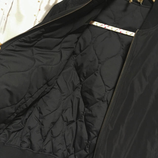 GU(ジーユー)のリバーシブルブルゾン レディースのジャケット/アウター(ブルゾン)の商品写真