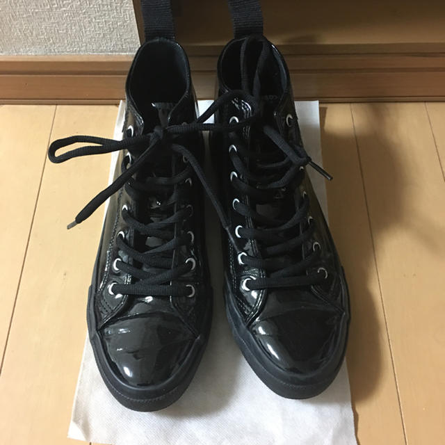 CHEAP MONDAY エナメルスニーカーの通販 by shop |チープマンデーならラクマ チープマンデー スニーカー