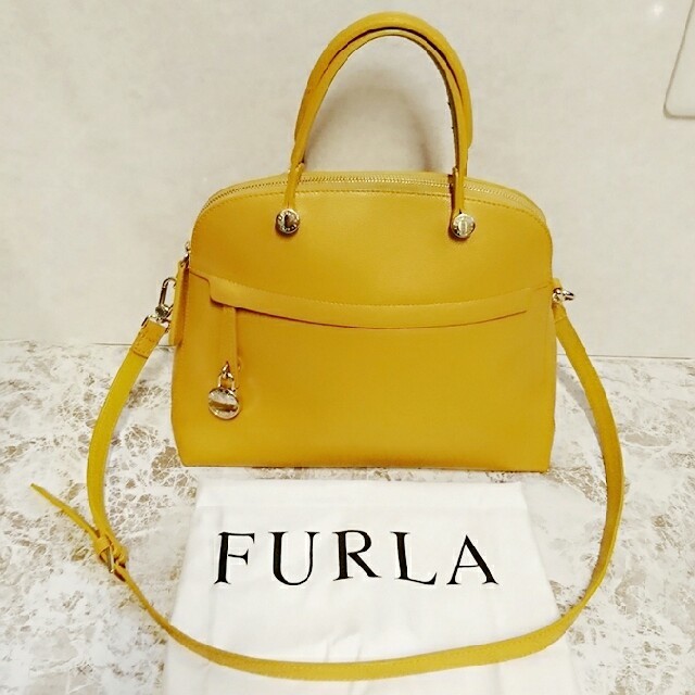 バッグ Furla ザッビア サイズMの通販 by nannna｜フルラならラクマ - 超美品☆フルラ パイパー グレージュ