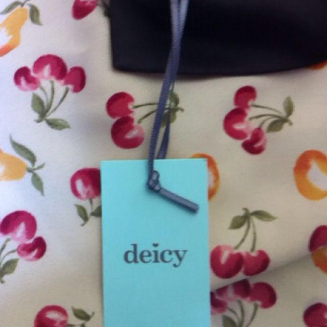 deicy(デイシー)の新品 DEICY チェリー柄TOPS♡ レディースのトップス(シャツ/ブラウス(長袖/七分))の商品写真