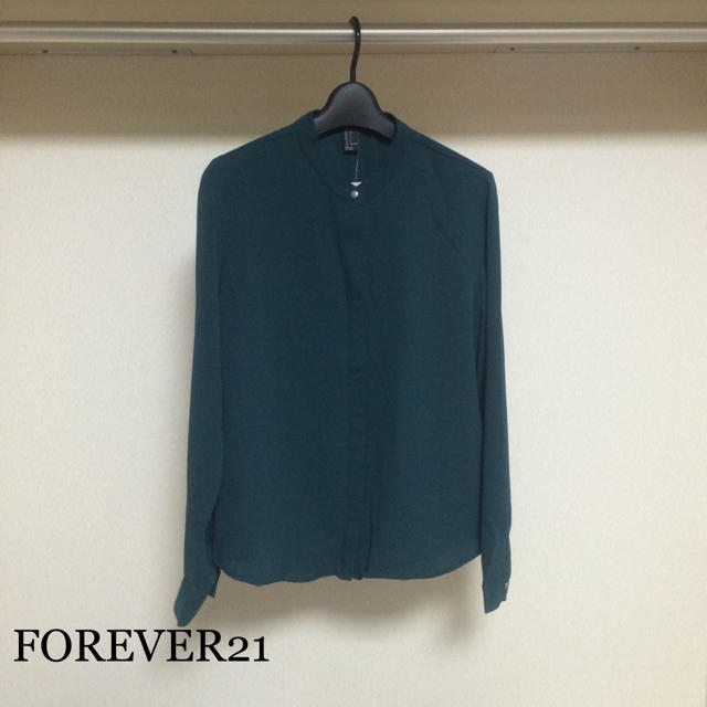 FOREVER 21(フォーエバートゥエンティーワン)のスキッパーシャツ レディースのトップス(シャツ/ブラウス(長袖/七分))の商品写真