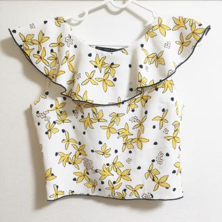 ザラ(ZARA)の専用です ❤︎ ザラ ❤︎ 花柄 トップス sizeXS(カットソー(半袖/袖なし))