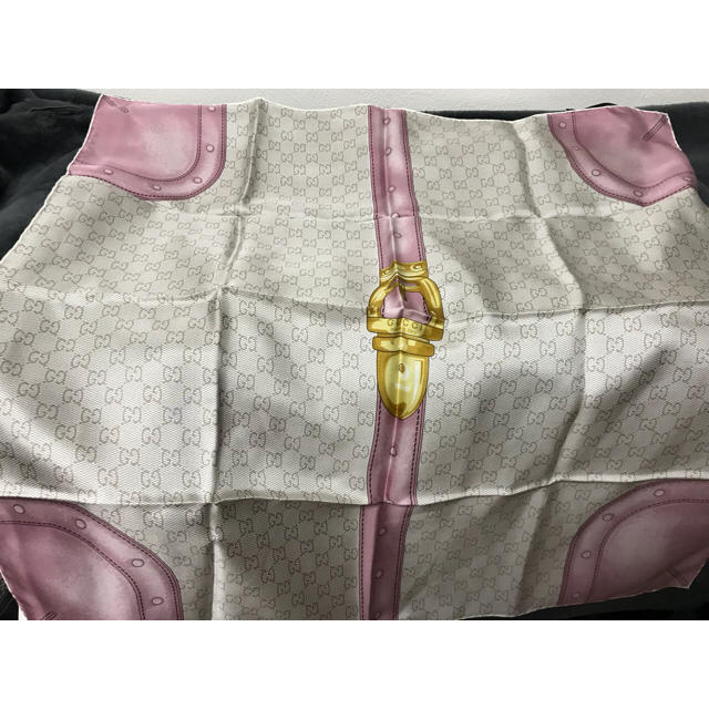 Gucci(グッチ)のナビちゃん様専用のGUCCI グッチ スカーフ 引越しまで値下げ レディースのファッション小物(バンダナ/スカーフ)の商品写真