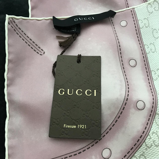 Gucci(グッチ)のナビちゃん様専用のGUCCI グッチ スカーフ 引越しまで値下げ レディースのファッション小物(バンダナ/スカーフ)の商品写真