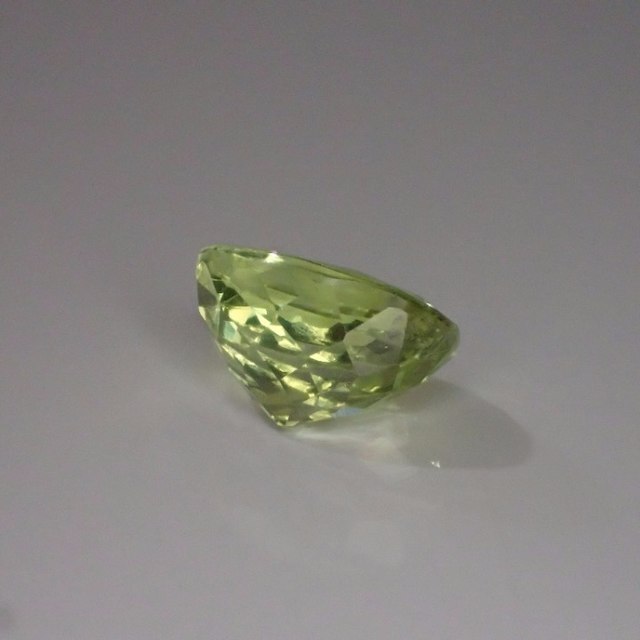 高品質　インド　オリッサ産　パロットクリソベリル　0.94ct