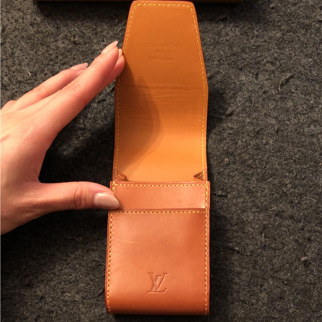 LOUIS VUITTON(ルイヴィトン)のルイヴィトン シガレットケース   メンズのファッション小物(タバコグッズ)の商品写真