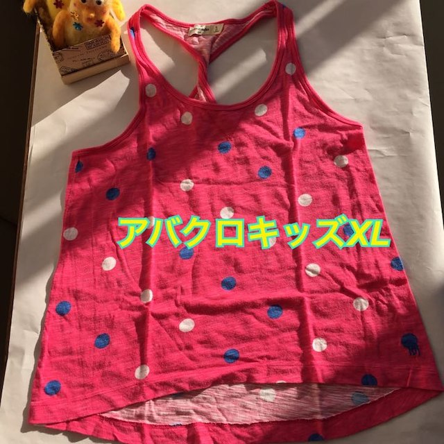 Abercrombie&Fitch(アバクロンビーアンドフィッチ)のアバクロキッズ 子供服タンクトップ＆Tシャツ4枚セットで600円です！キッズXL キッズ/ベビー/マタニティのキッズ服女の子用(90cm~)(その他)の商品写真