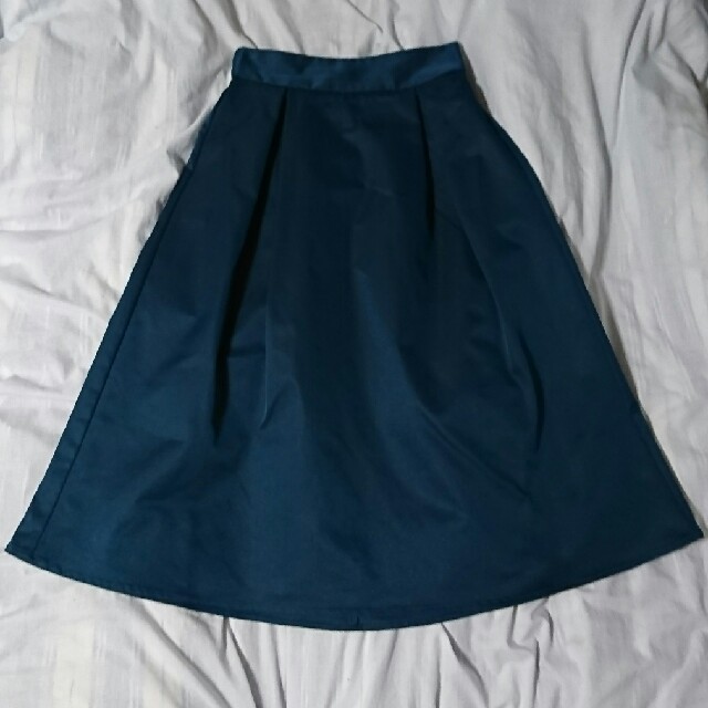 GU(ジーユー)のGUのミモレ丈スカート レディースのスカート(ひざ丈スカート)の商品写真