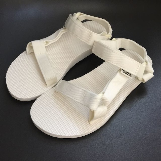 Teva(テバ)のTeva レディース ユニバーサル 23.0 レディースの靴/シューズ(サンダル)の商品写真