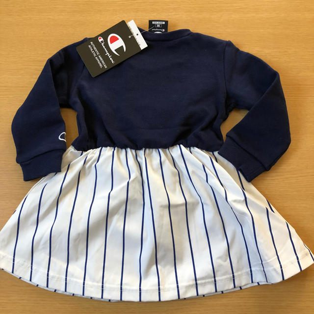 Champion(チャンピオン)の新品未使用 チャンピオン ワンピース 90 しまむら キッズ/ベビー/マタニティのキッズ服女の子用(90cm~)(ワンピース)の商品写真