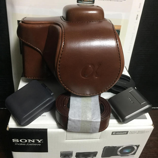 SONY(ソニー)の美品★自撮り可★タッチパネル★新品ケース★SONYミラーレス一眼★NEX-5T スマホ/家電/カメラのカメラ(ミラーレス一眼)の商品写真