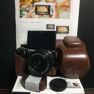 ソニー(SONY)の美品★自撮り可★タッチパネル★新品ケース★SONYミラーレス一眼★NEX-5T(ミラーレス一眼)