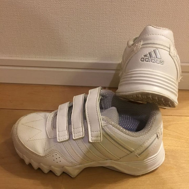 adidas(アディダス)のあやや☆様専用  アディダス  キッズスニーカー18cm キッズ/ベビー/マタニティのキッズ/ベビー/マタニティ その他(その他)の商品写真