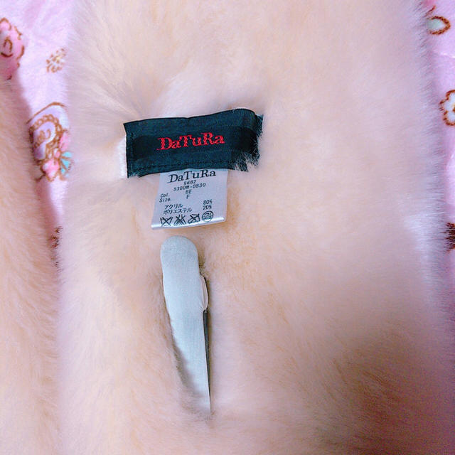 DaTuRa(ダチュラ)の新品！ DaTuRa ファーティペット ビジュー ベージュ レディースのファッション小物(マフラー/ショール)の商品写真