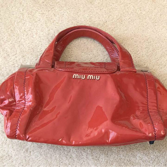 miumiu(ミュウミュウ)の本日限定セール miumiu ハンドバッグ 美品  レディースのバッグ(ハンドバッグ)の商品写真