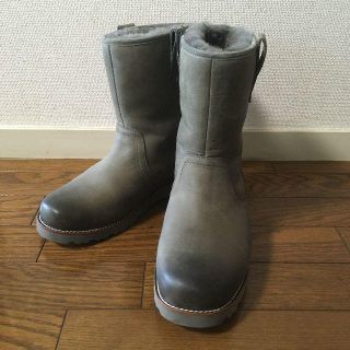 アグ(UGG)の【UGG】明るめカラーのブーツ(ブーツ)