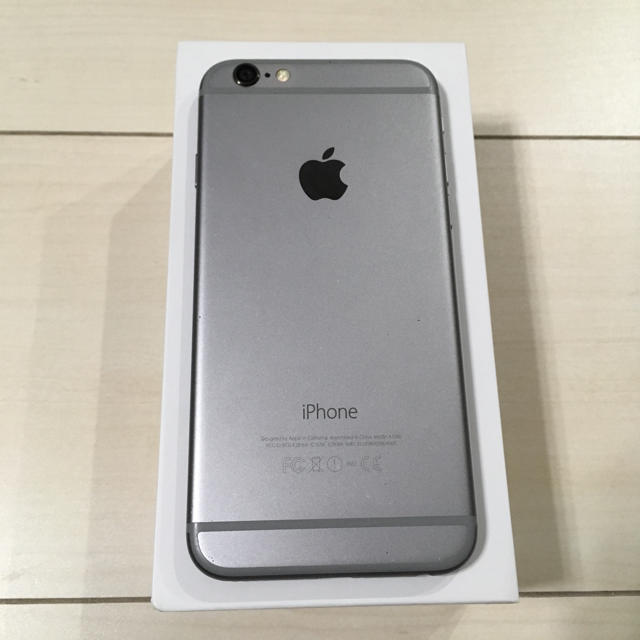 Apple(アップル)の【iPhone6】スペースグレー 付属品あり スマホ/家電/カメラのスマートフォン/携帯電話(スマートフォン本体)の商品写真